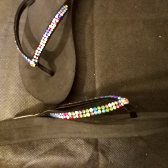 Yellow Box -#2 NWT Black Flip Flops with Multicolor Rhinestones, Size 7, No Box - Picture 5 of 8